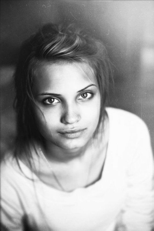 девушка, взгляд, нищета, надежда, чб Это было давно... фото превью