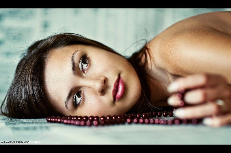 девушка, бусы онаphoto preview