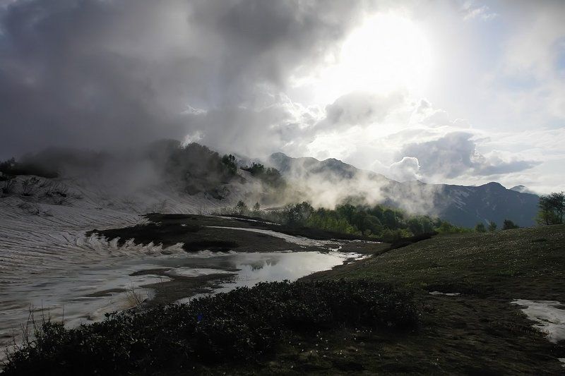 весна, туман, горы ХОТЕЛ ПОЙМАТЬ В СИЛКИ...ТУМАНphoto preview