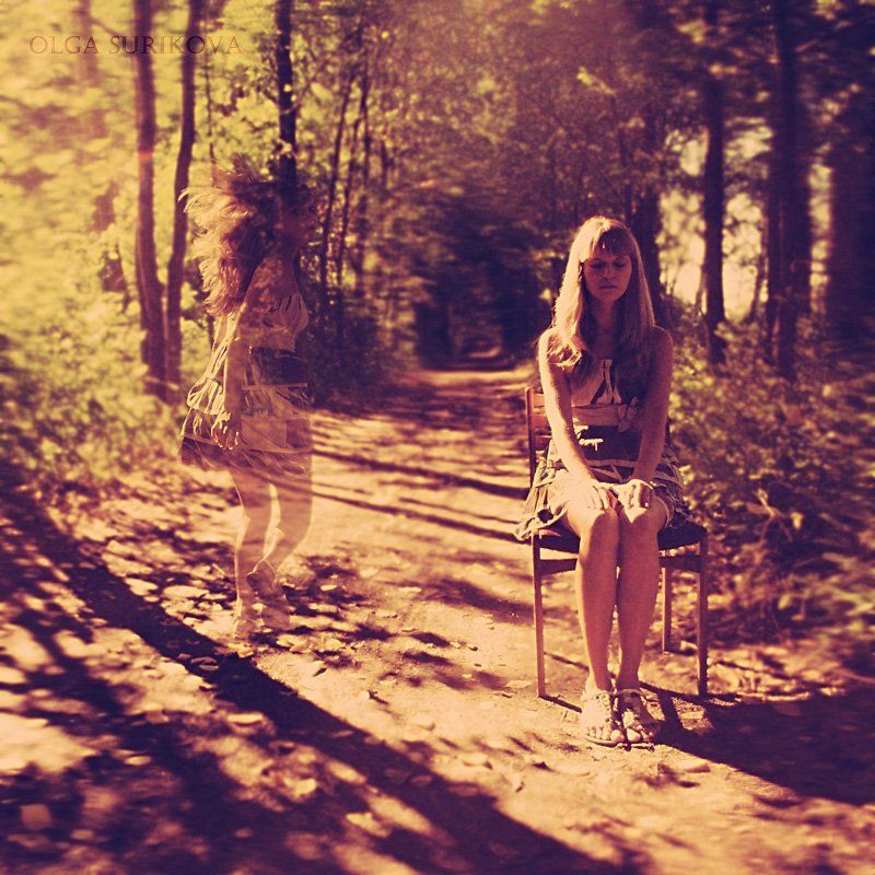 девушка, стул, лес, фантом Испугphoto preview