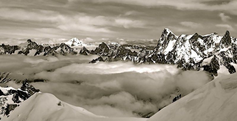 вход в Белую долину )чб)photo preview