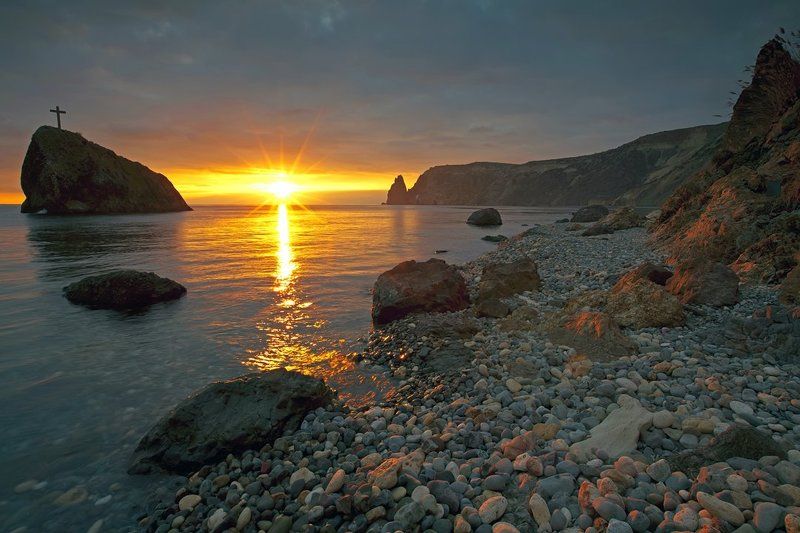 крым, море, мыс, вода, камни, берег, волны, скалы, небо, облака, пейзаж, природа, украина, закат, солнце, свет, галька, лучи, остров, Песня заката. фото превью