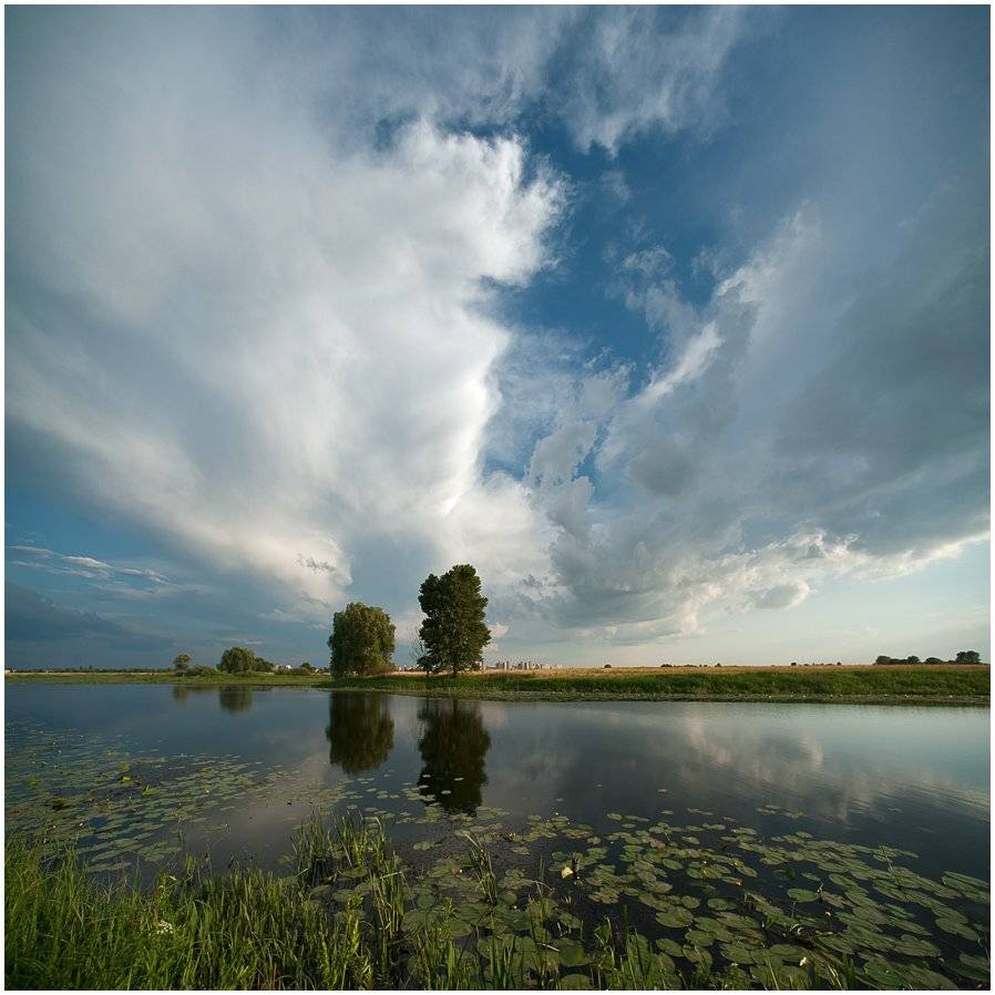 После грозы.... Автор: Алексей Соловей устье десны, облака, тучи,, Алексей Соловей