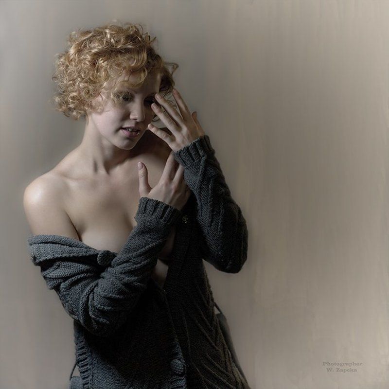 девушка , смутилась, стесняется ***photo preview