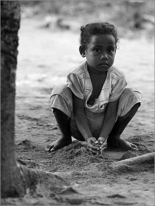 Одна. Грустно. И суп кажется невкусным.... Автор: Владимир Жданов , Владимир Жданов