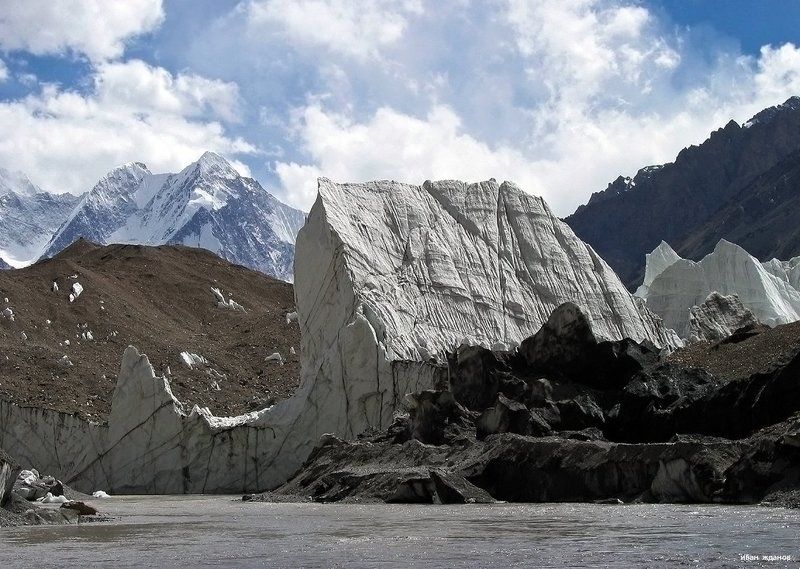 горы, каракорум, китай, ледник, гашербрум, туризм, альпинизм У подножья ледникаphoto preview