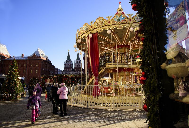 Москва Россия, Москва. Карусель на Манежной площади.photo preview