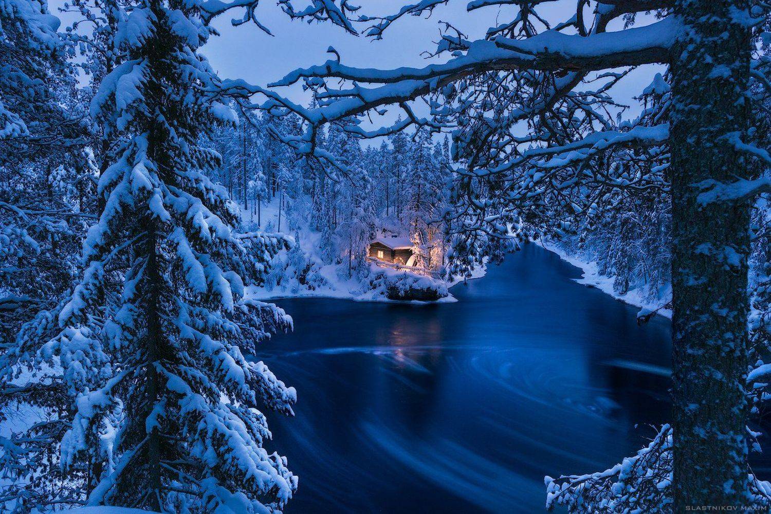 Оуланка. Автор: Максим Сластников Финляндия, цвет, вода, зима, холод, снег, волшебство, праздник, лес, тишина, одиночество, дом, свет, тепло, ветки, travel, explore, outdoore, finland, lapland, north, wind, snow, freeze, cold, snow, mountains, hills, forest, colorful, house, Максим Сластников