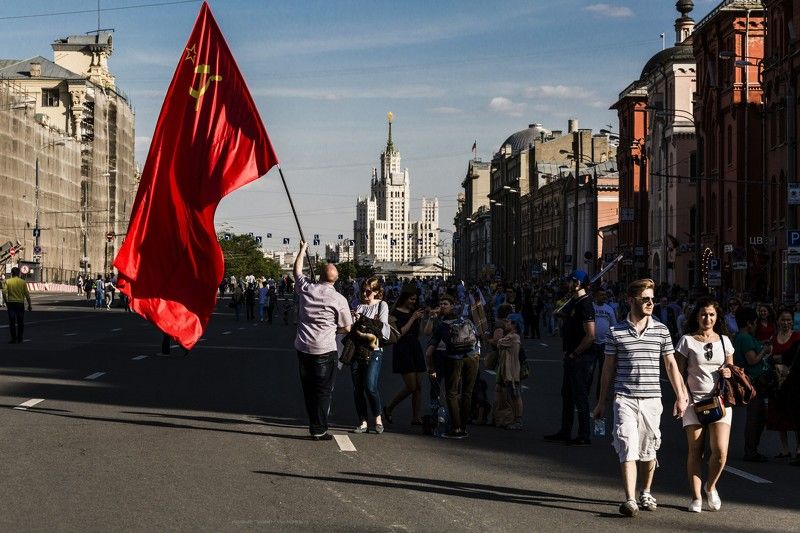 Люди, город, улица, жанр, человек, свет, цвет, красный, праздник, репортаж, май,  ***photo preview