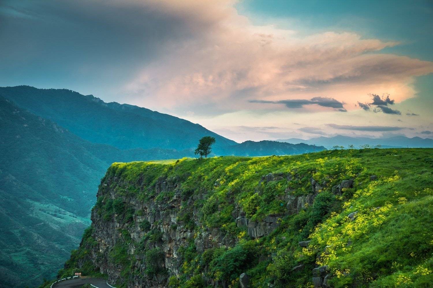 Один. Автор: Алексей Мараховец Армения, Дилижан, Алексей Мараховец