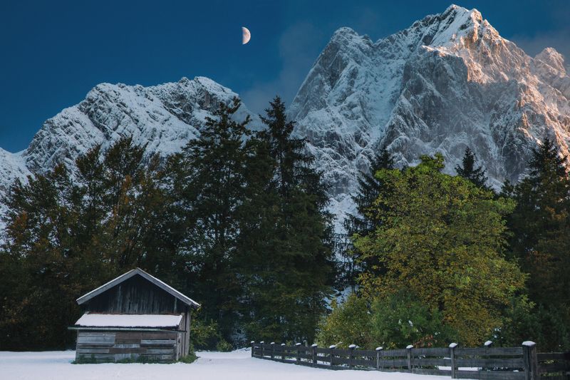 горы; домик; луна; путешествия Колыбельнаяphoto preview