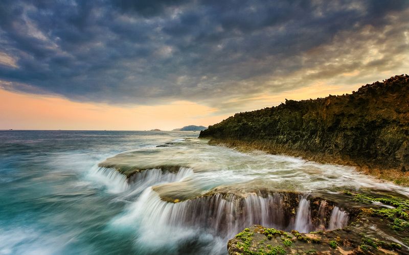 Sea fallsphoto preview