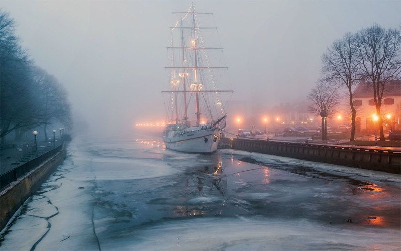 cityscape,ship,river,winter,ice,foggy Town in the mistphoto preview