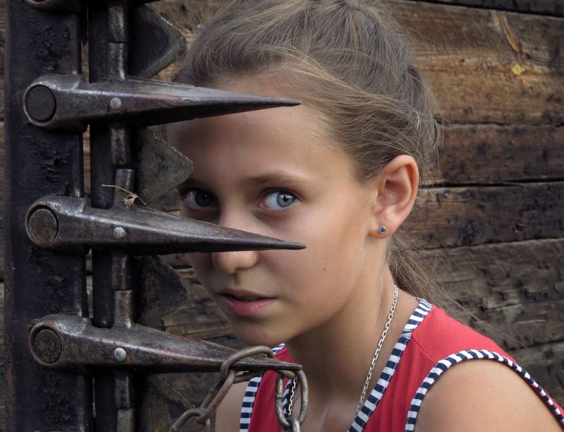 деревня, полина, малышевка игра в пряткиphoto preview