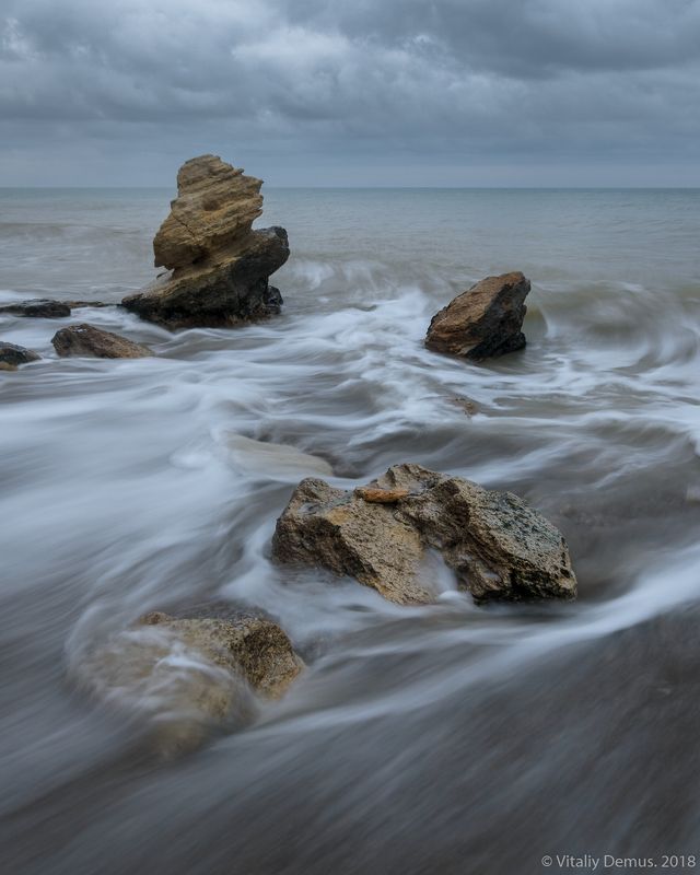 море, черное море, побережье, шторм, длинная выдержка, волны, камни, скалы, небо, пасмурная погода, суровый Морская симфонияphoto preview