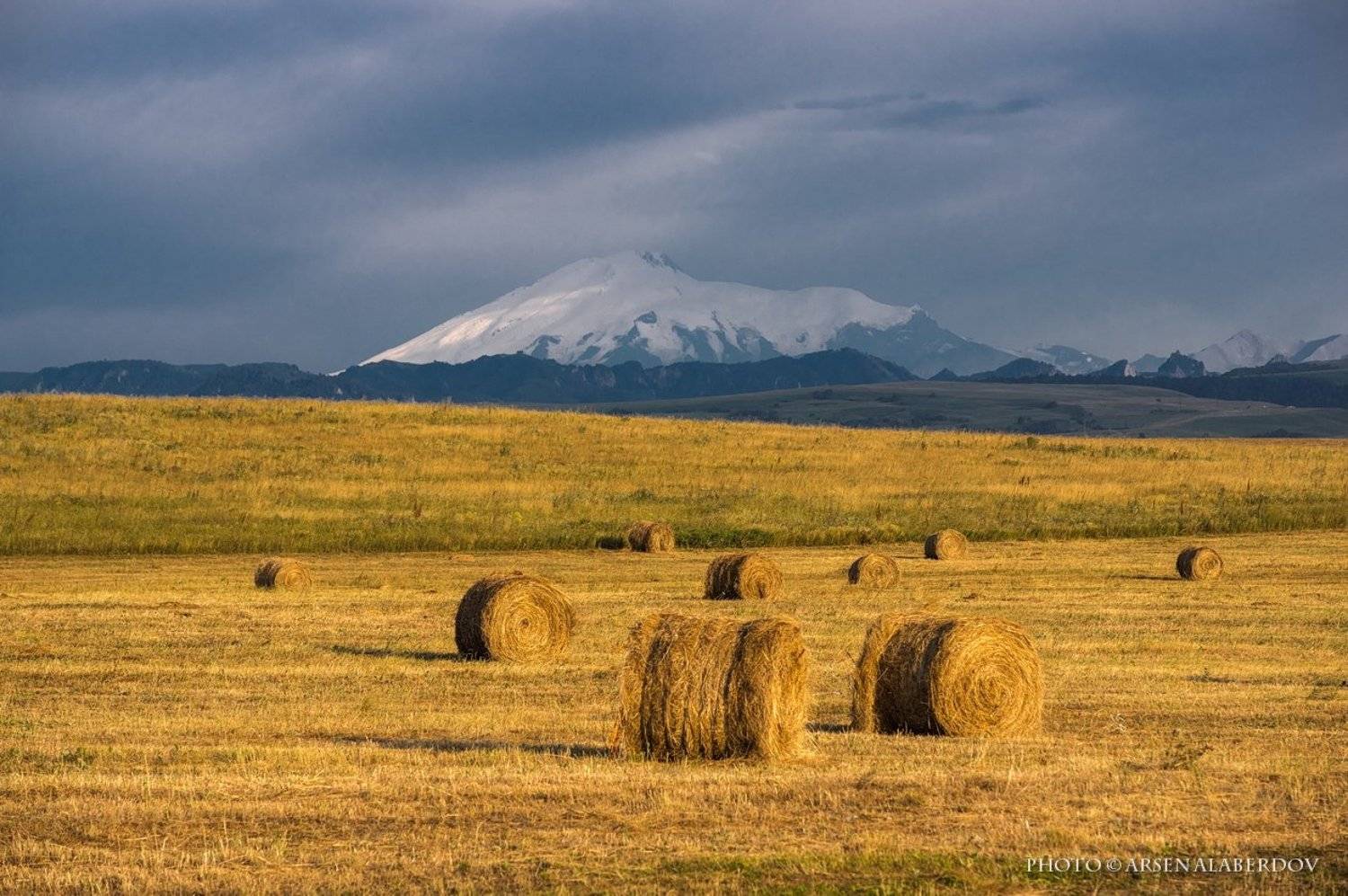 горы, предгорья, осень, хребет, вершины, пики,поле, сено, скалы,облака, путешествия, туризм, карачаево-черкесия, кабардино-балкария, северный кавказ,ночь, ночная съёмка,звёзды,звёздное небо,эльбрус, Арсен Алабердов