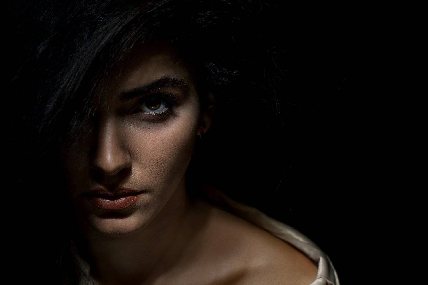 люди, девушка, молодая, красота, роза, низкий ключ, свет, взгляд, глаза, брюнетка, студия, фотокузница, ivankovale, Ковалёв Иван