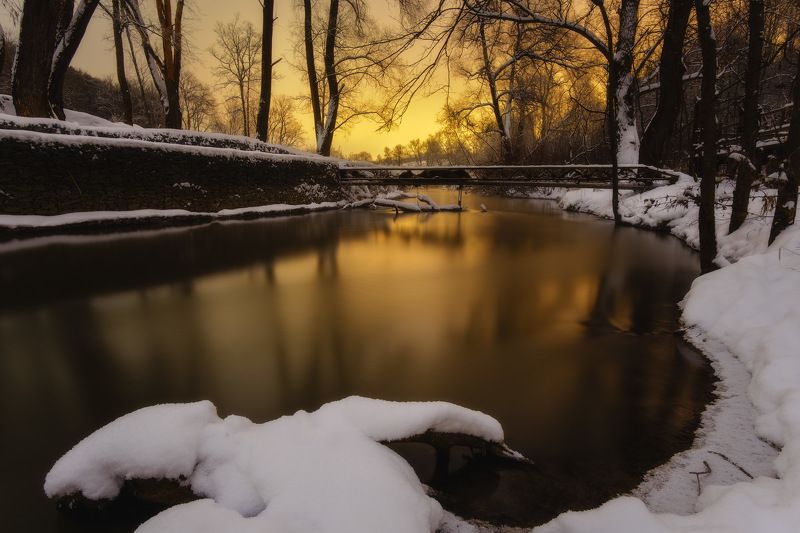 россия, москва, парк, река, закат, сумерки, зима, длинная выдержка, заповедник, берег реки Заменяя солнцеphoto preview