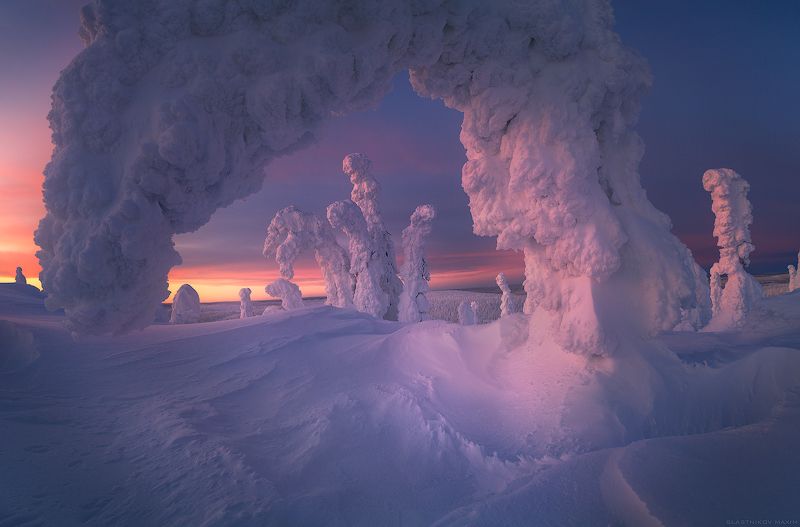 финляндия, лапландия, снег, ветер, закат, небо, путешествия, ветер, буря, снег, холмы, горы, outdoore, travel, sky, scenic, lapland, finland, explore, sky, sunset, light, snow, wind, alone, forest, hills, landscape, dusk, sunset Dragons of Riisitunturiphoto preview