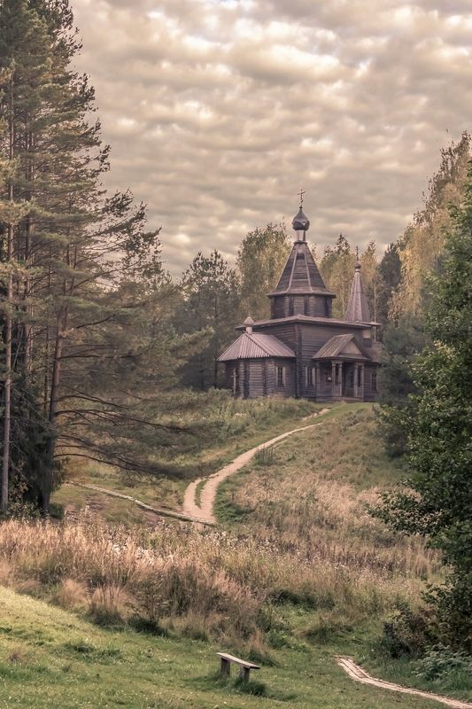 У озераphoto preview