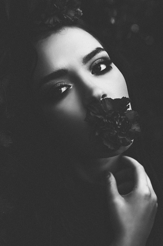 portrait, female, black Tasty flowerphoto preview