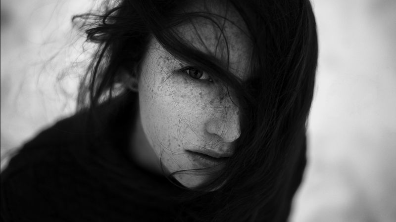 чб, хедшот, портрет, headshot, волосы, атмосфера, взгляд, ветер, зима Александраphoto preview