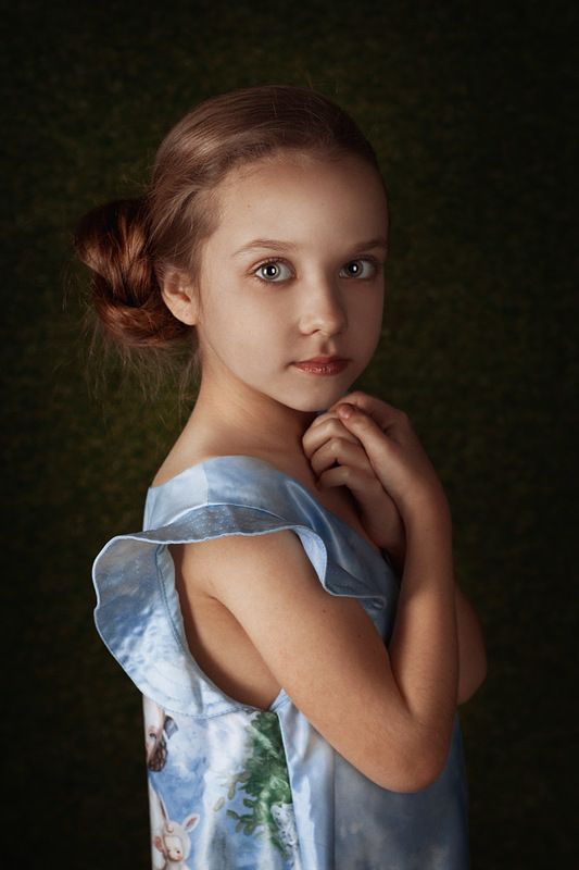 Портрет, девочка Портретphoto preview