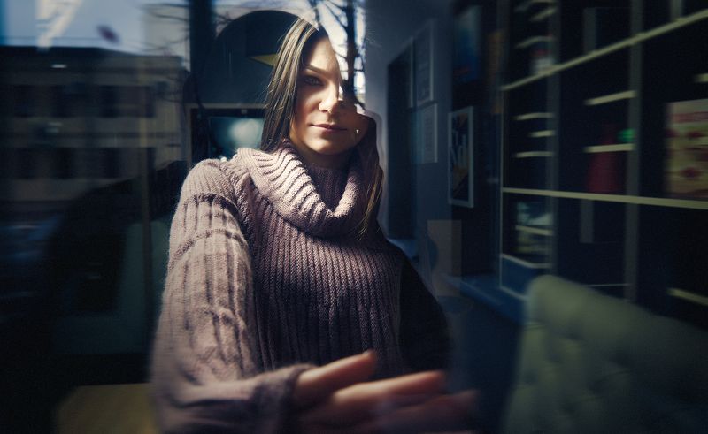 за стеклом фото превью