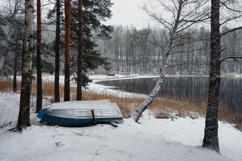зима,снег,метет,река,вуокса,залив,берег,лодки Тихонько снегом заметает... фото превью