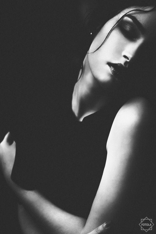 portrait, female,face, portraiture, shadow B&Wphoto preview