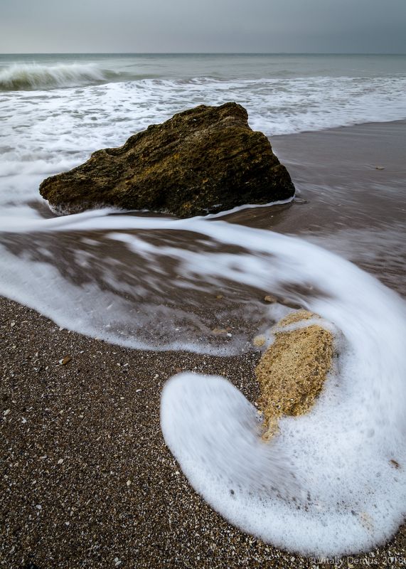 море, побережье, морской берег, небо, скалистый берег, камень, волны, зима Запятаяphoto preview