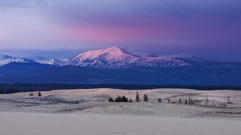 Первое мая и первые лучи солнца над Чарской долиной .photo preview