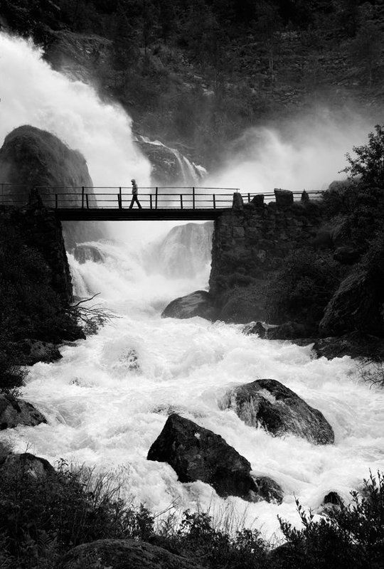 норвегия, бриксдал Человек и стихияphoto preview