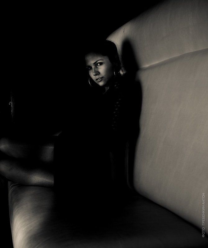 девушка, чб Онаphoto preview