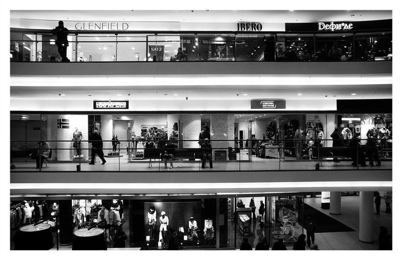 разные люди в одном месте.photo preview