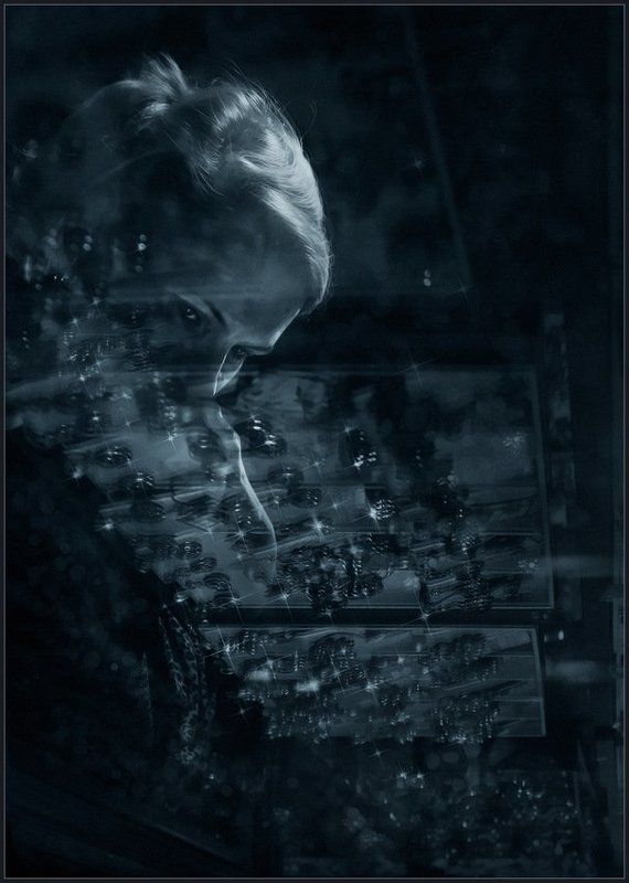 В ювилирной лавке ...photo preview