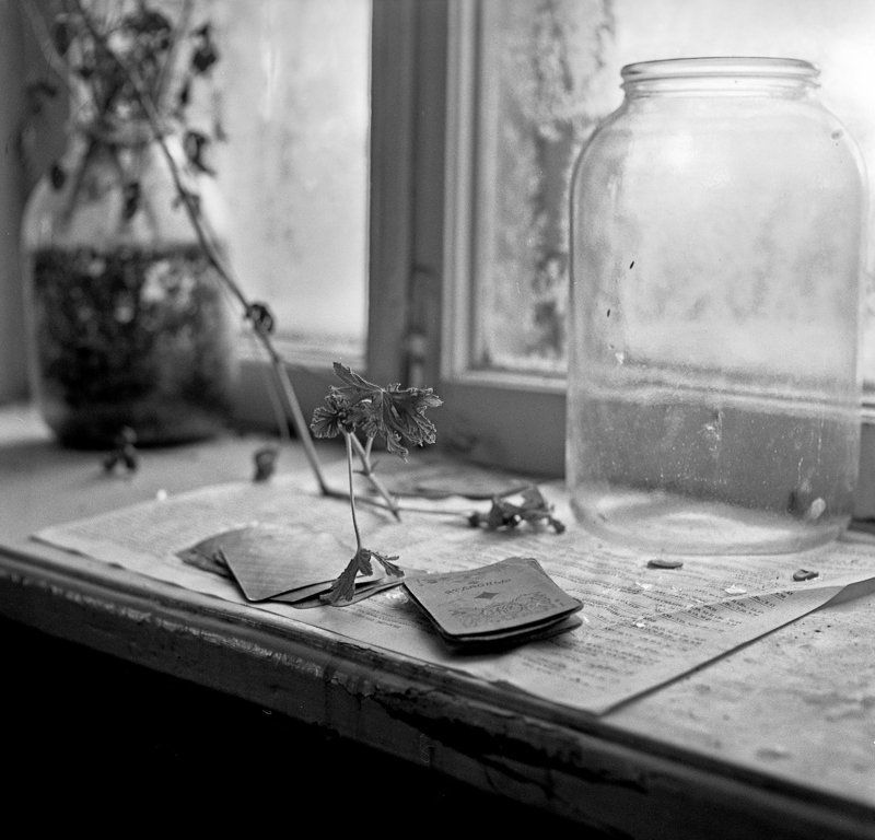 Зима в заброшенном домеphoto preview