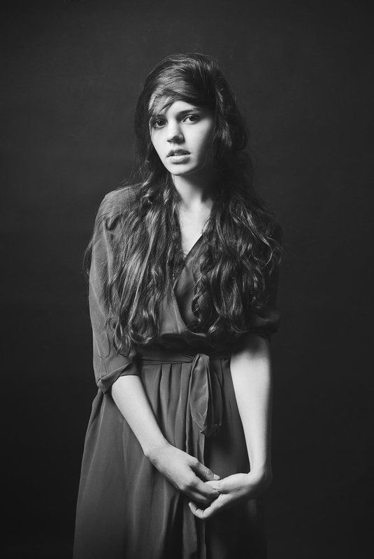 девушка, волосы, ч/б, студия, настроение Наслаждайся тишинойphoto preview