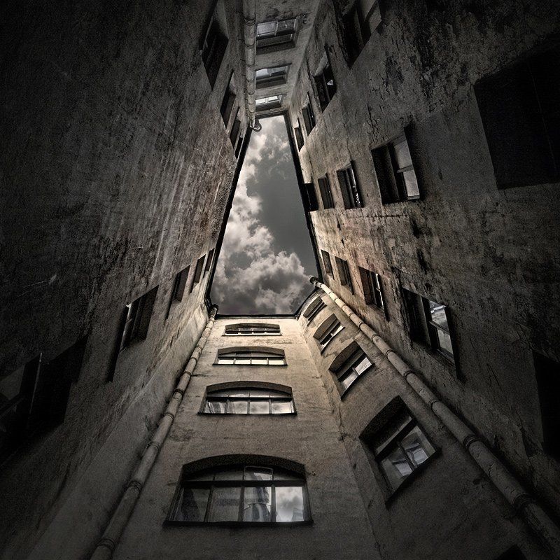 петербург ... и упасть на дно колодца ...photo preview