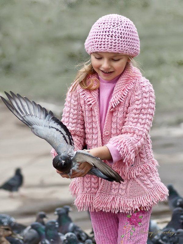 дети, голуби Счастье в детских руках.photo preview