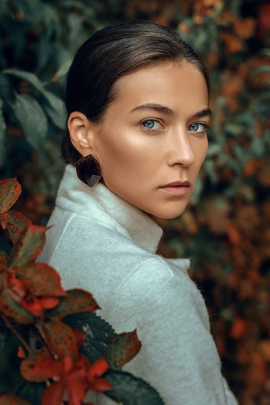 portrait, colour, eyes, street, girl, woman, cinema ***photo preview