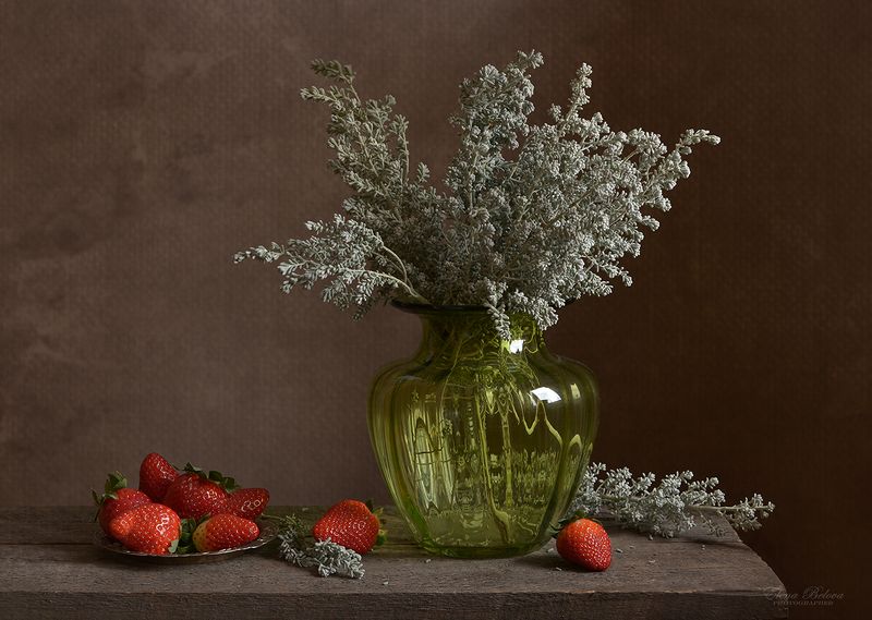 елена белова, натюрморт Клубника и кохияphoto preview