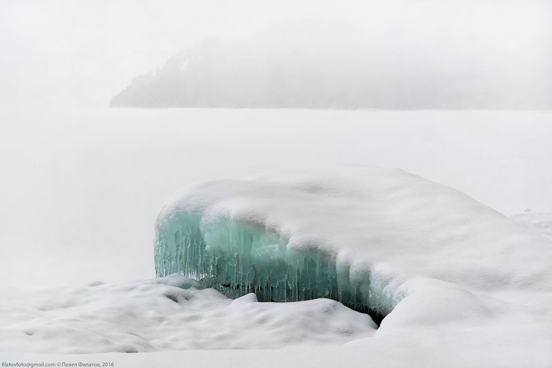 алтай, сибирь, зима, снег, сосульки, бирюза, телецкое озеро, алтайский заповедник Укрытая бирюзаphoto preview