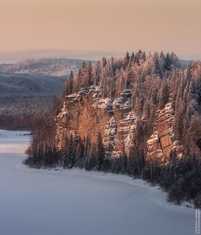 зима, снег, солнце, закат, река, вишера, скала, камень говорливый, пермский край Скала Камень Говорливый фото превью
