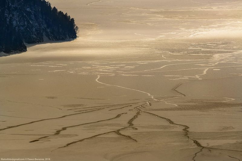 телецкое озеро, алтай, сибирь, трещены, лёд Золотые вены Золотого озераphoto preview