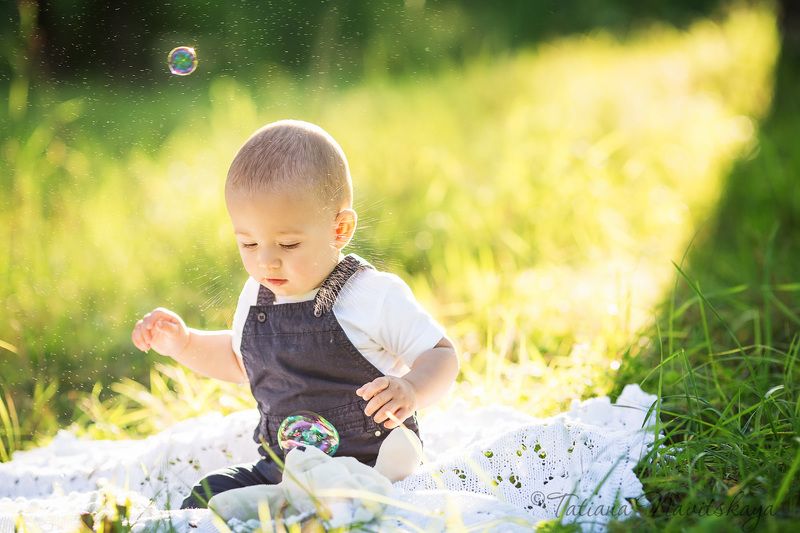 мама, ребенок, сын, мальчик, забота, мамина любовь, счастье, вместе, лето, солнце, ветки, трава photo preview