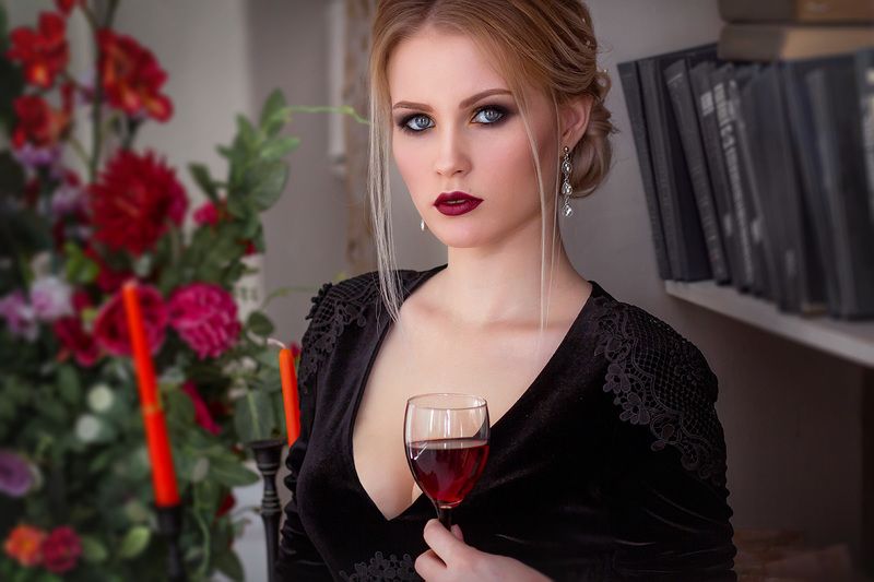 girl, portrait, blonde, Bordeaux, wine, people, studio, claret, flowers, roses, девушка, портрет, блондинка, бордо, вино, люди, студия, бордовый, цветы, розы Бордо́photo preview