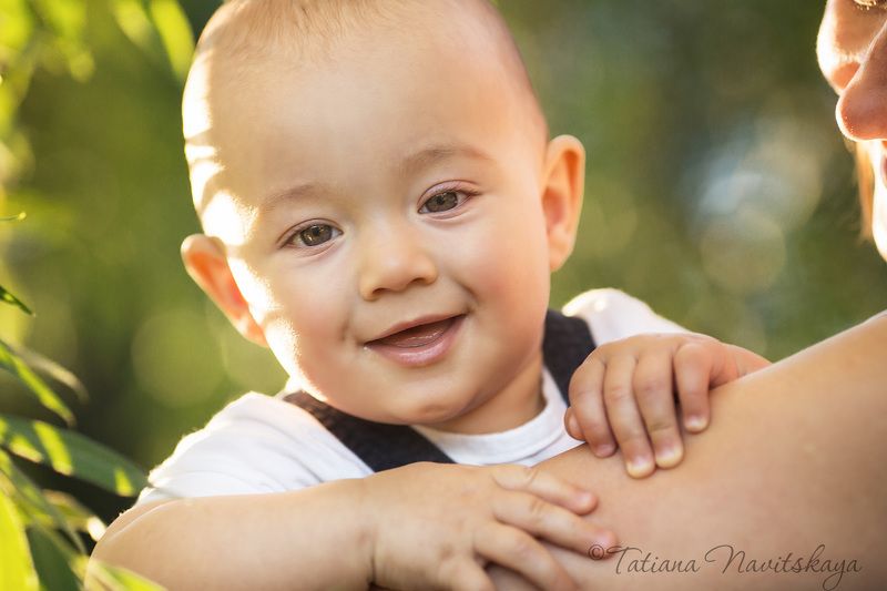 мама, ребенок, сын, мальчик, забота, мамина любовь, счастье, вместе, лето, солнце, ветки, трава photo preview