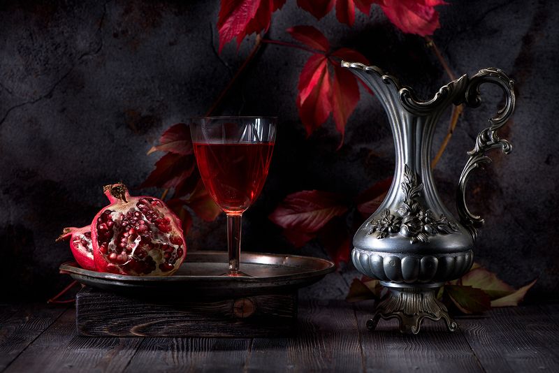 Осенний натюрморт с вином с гранатомphoto preview