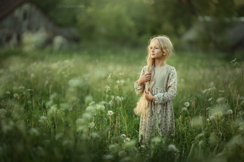 портрет, дарья громова, фотография, фото, фотоарт, фотограф, закат, детский портрет, дети, ребенок, сестры, малыш, девочка, мальчик, детская, фотосессия, фотосъемка, лето, поле, зеленый, цветы Одуванчиковое летоphoto preview
